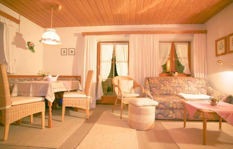 Gaestehaus Gschwendtner - Chiemgau Karte Inzell Bagian luar foto